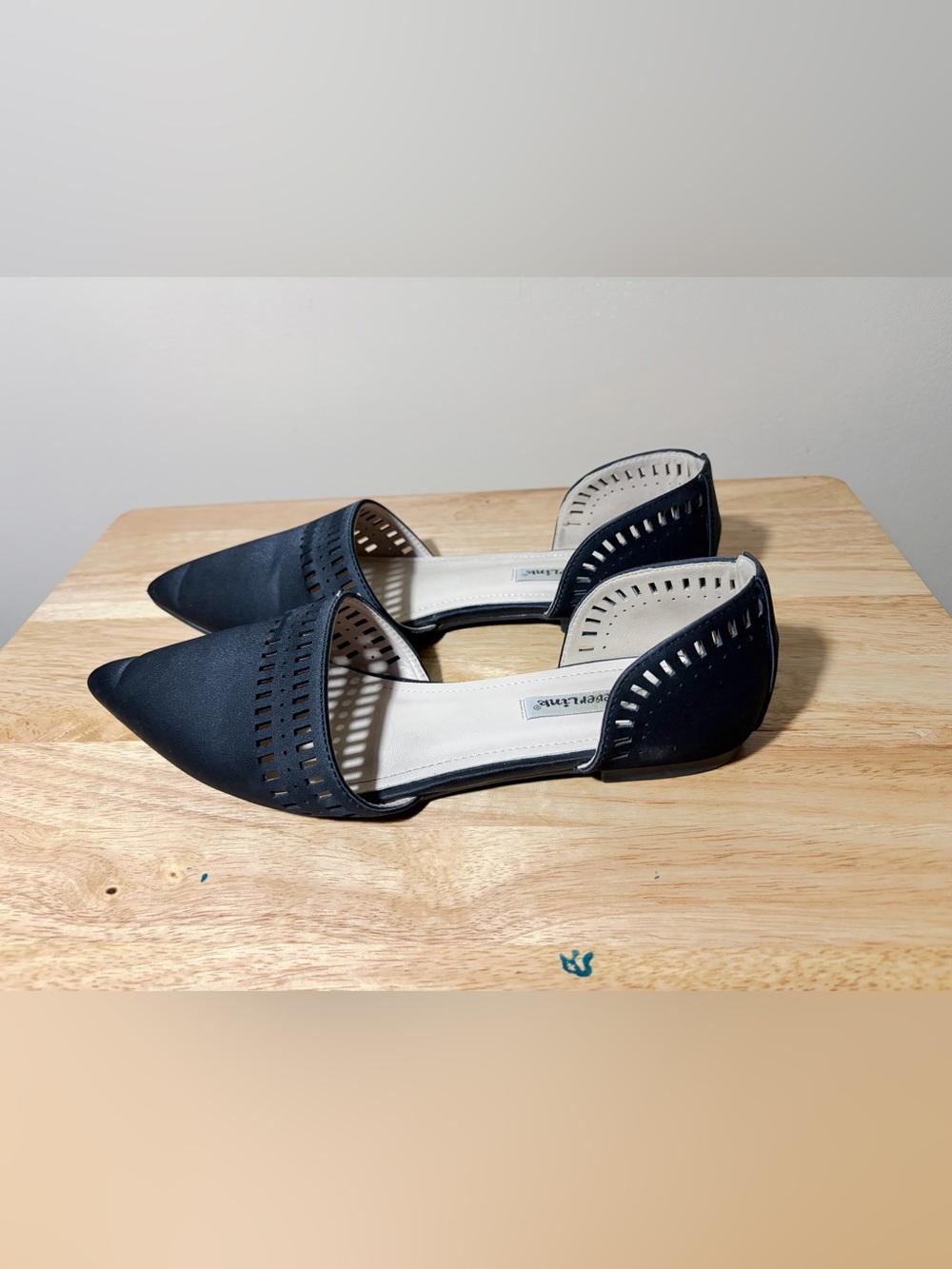 Forever Link Size 8.5 All Black Pointy Toe D’Orsay Flats With Laser Cut details